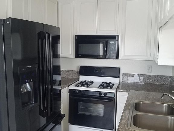 5th image of 11162 Camarillo St APT 301