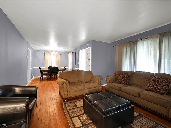 4th image of 336 E 222nd St