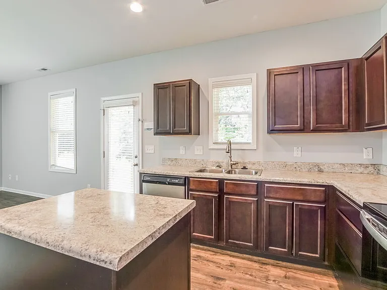 119 Oakdale Ave — Photo 8