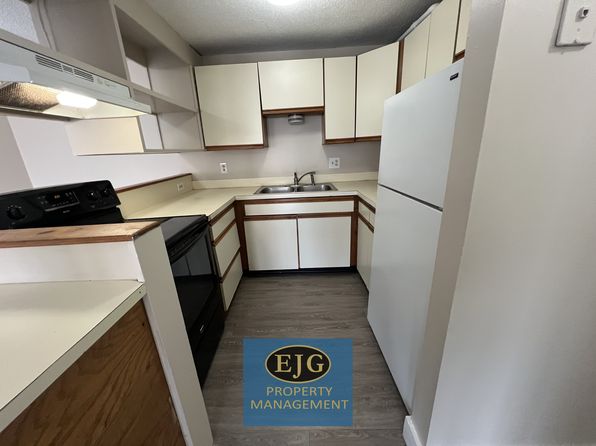 72 Main St #8, Raymond, NH 03077