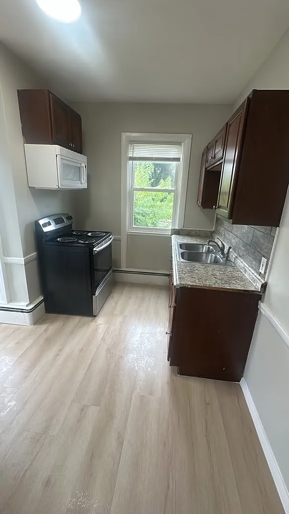 2 bed, 1400 sqft, $1,699 — Photo 1