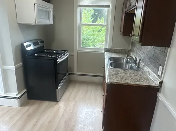 192 Summit St #1R, Pawtucket, RI 02860