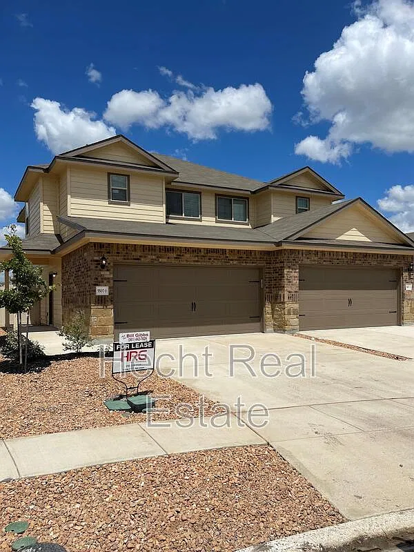 3 bed, 2.5 bath, 1370 sqft, $1,415 — Photo 1