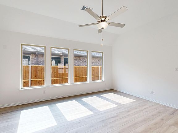 2nd image of 1009 Western Hills Dr