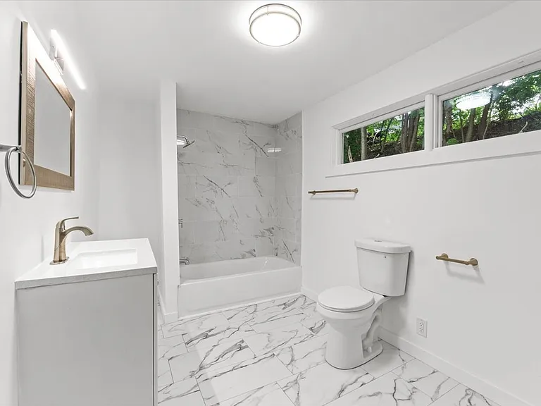 402 River St — Photo 11