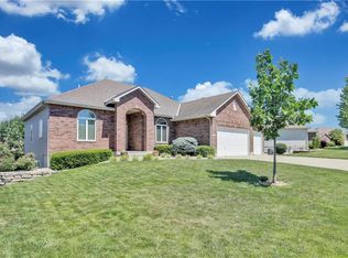 2706 SW Shadow Creek Ct, Blue Springs, MO 64015