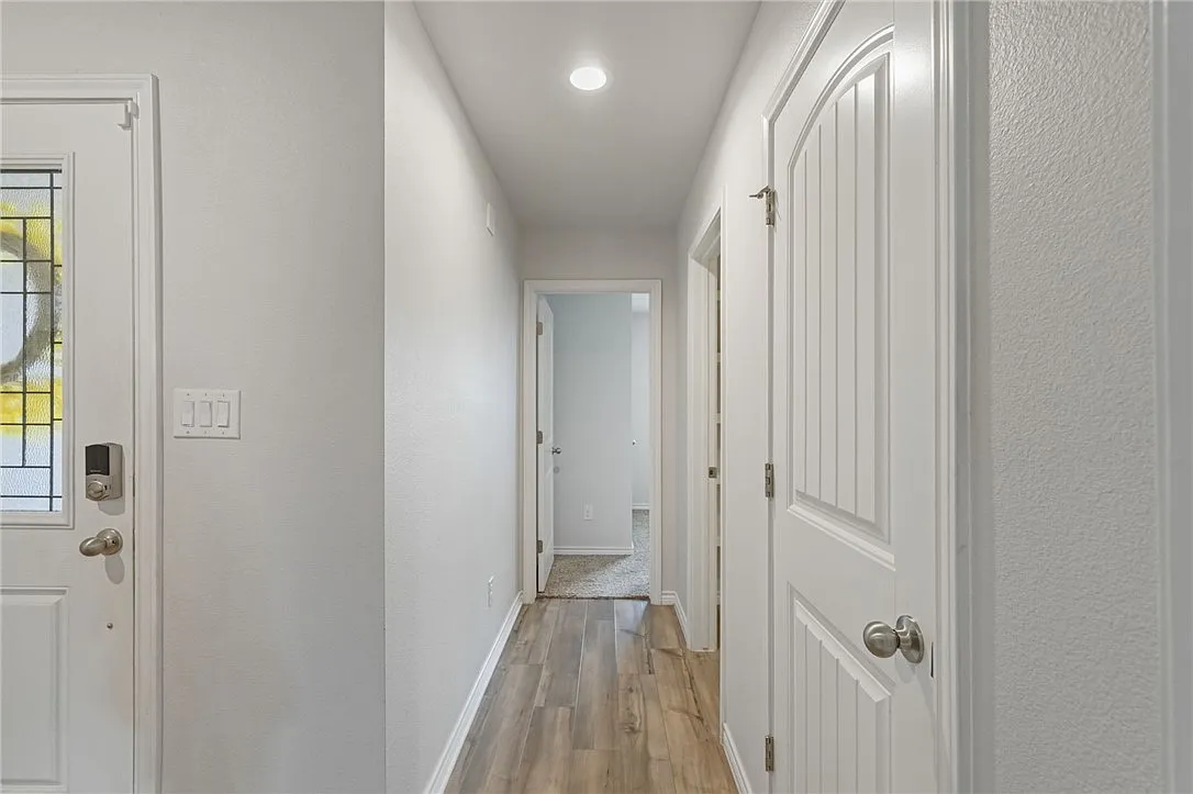 5 bed, 2.0 bath, 2004 sqft, $2,500 — Photo 2