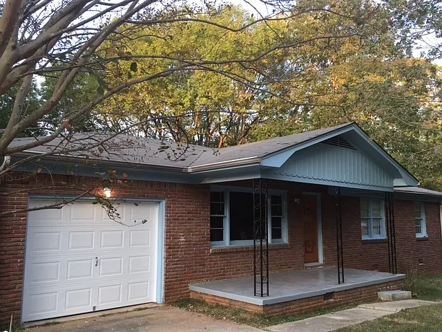 $500 move in special 500 off the first month's rent. A must see 3/2 charming brick ranch with a n... — Photo 1