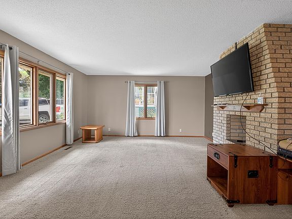 4th image of 305 4th St