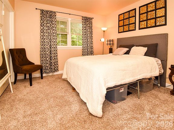 5th image of 2890 Carriage Dr