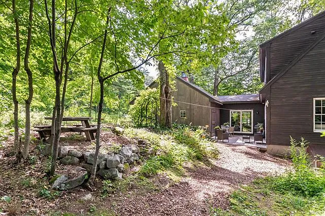 4 Hillrise Ln — Photo 8