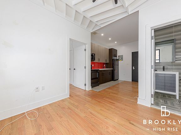 4th image of 930 De Kalb Ave #300