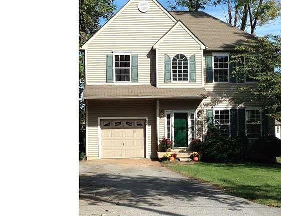 2nd image of 33 Dogwood Ln
