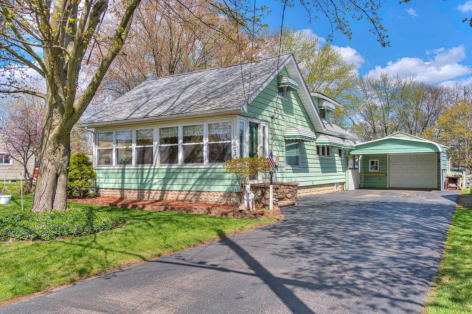 623 Bellevue Ave photo 1