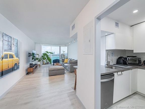 2nd image of 1200 West Ave APT 1404