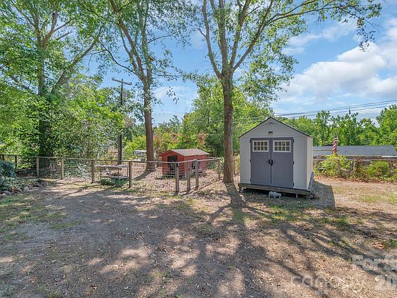 4th image of 207 Park Dr