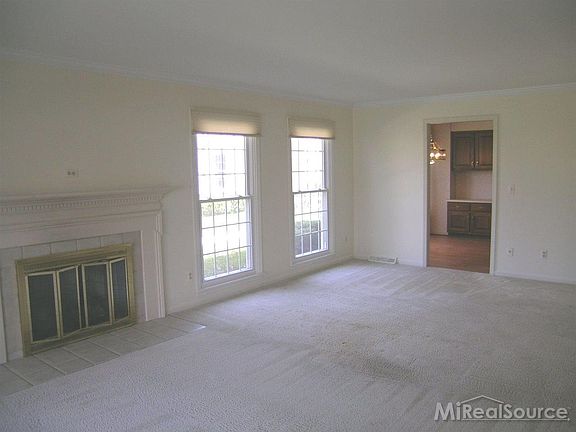 4th image of 145 Windwood Point