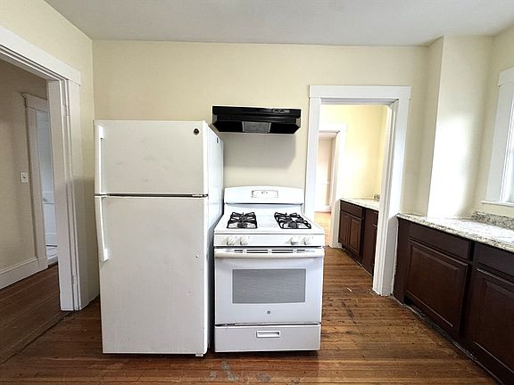2nd image of 20 Dunster Rd #2