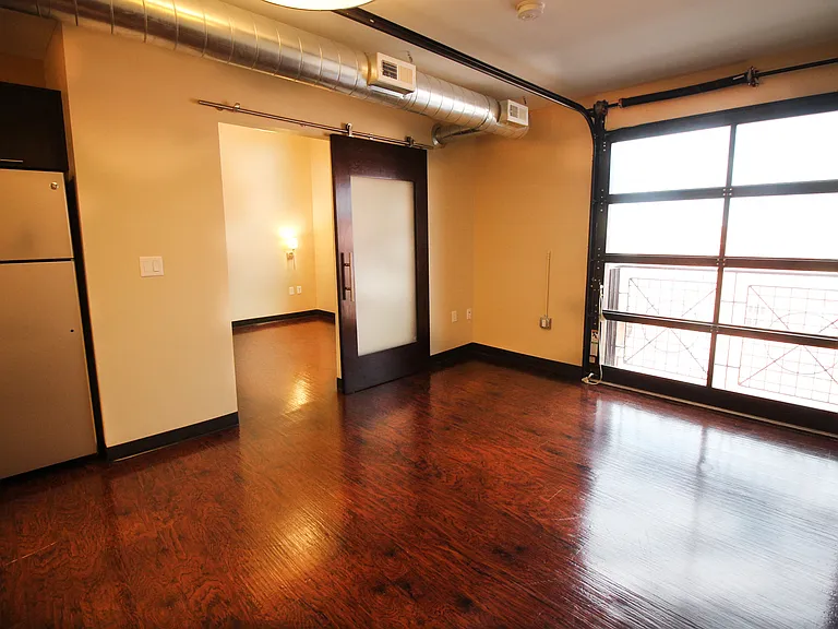 320 W North St — Photo 10