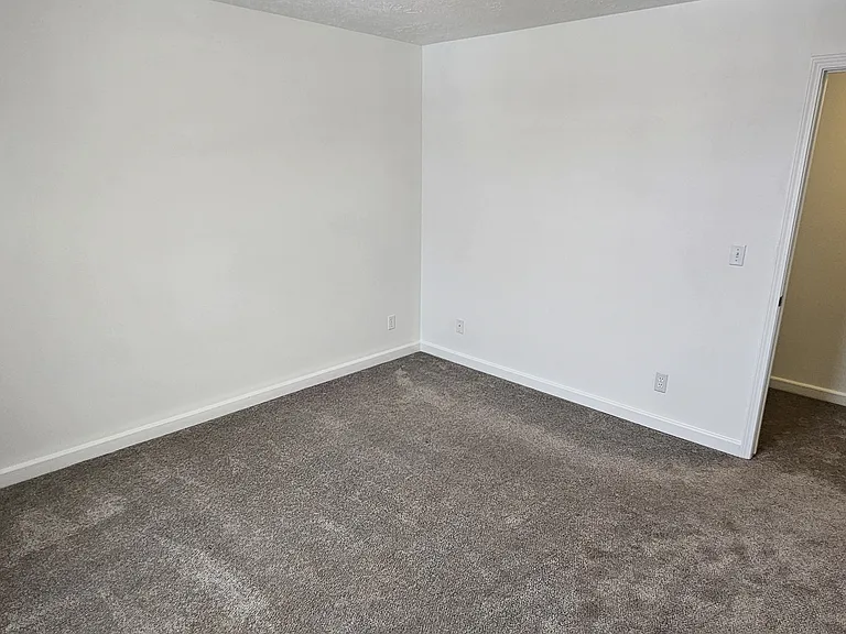 402 Par Ave — Photo 18