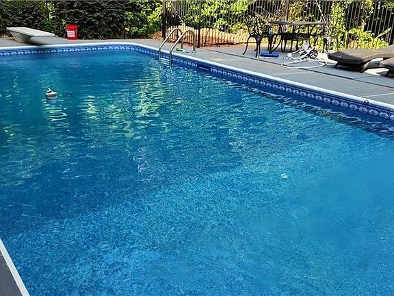 3rd image of 11637 Brown Bridge Rd