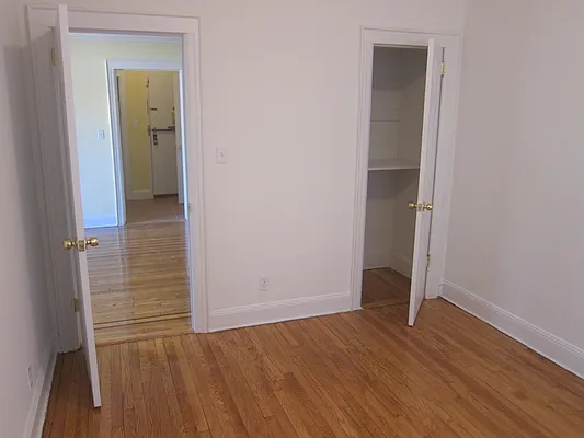 Rented by Realty 2000 Corp | media 5