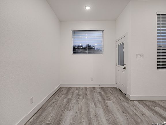 5th image of 8851 OAKLAND BLVD. BLDG. #51