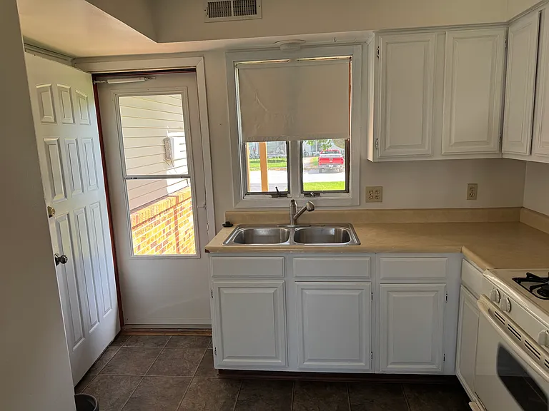 309-311 W Morgan Ave — Photo 11