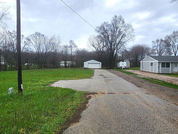 3rd image of 1491 S Leaton Rd