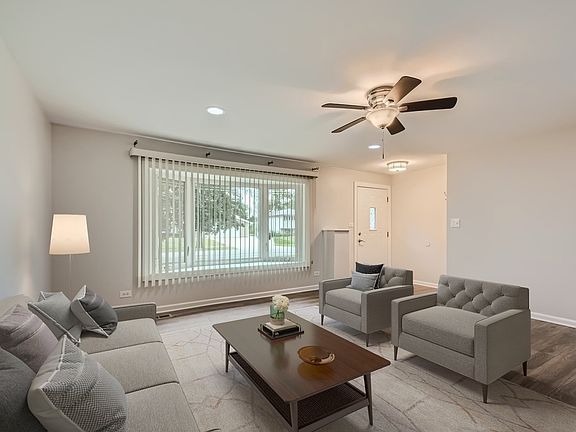 4th image of 310 Desmond Dr