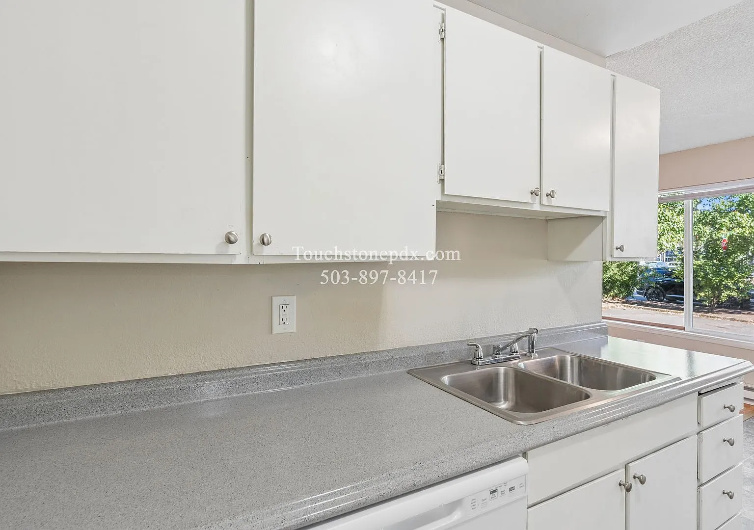 Your New Home Awaits Cozy 2BR/1BA in Portland with Parking! — Photo 1