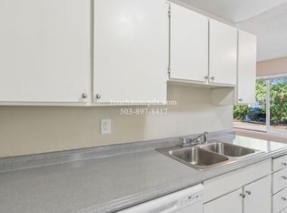 702 NE 99th Ave APT 2, Portland, OR 97220
