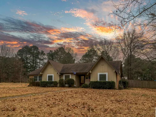 6101 Pebble Brook Dr, Texarkana, TX 75503