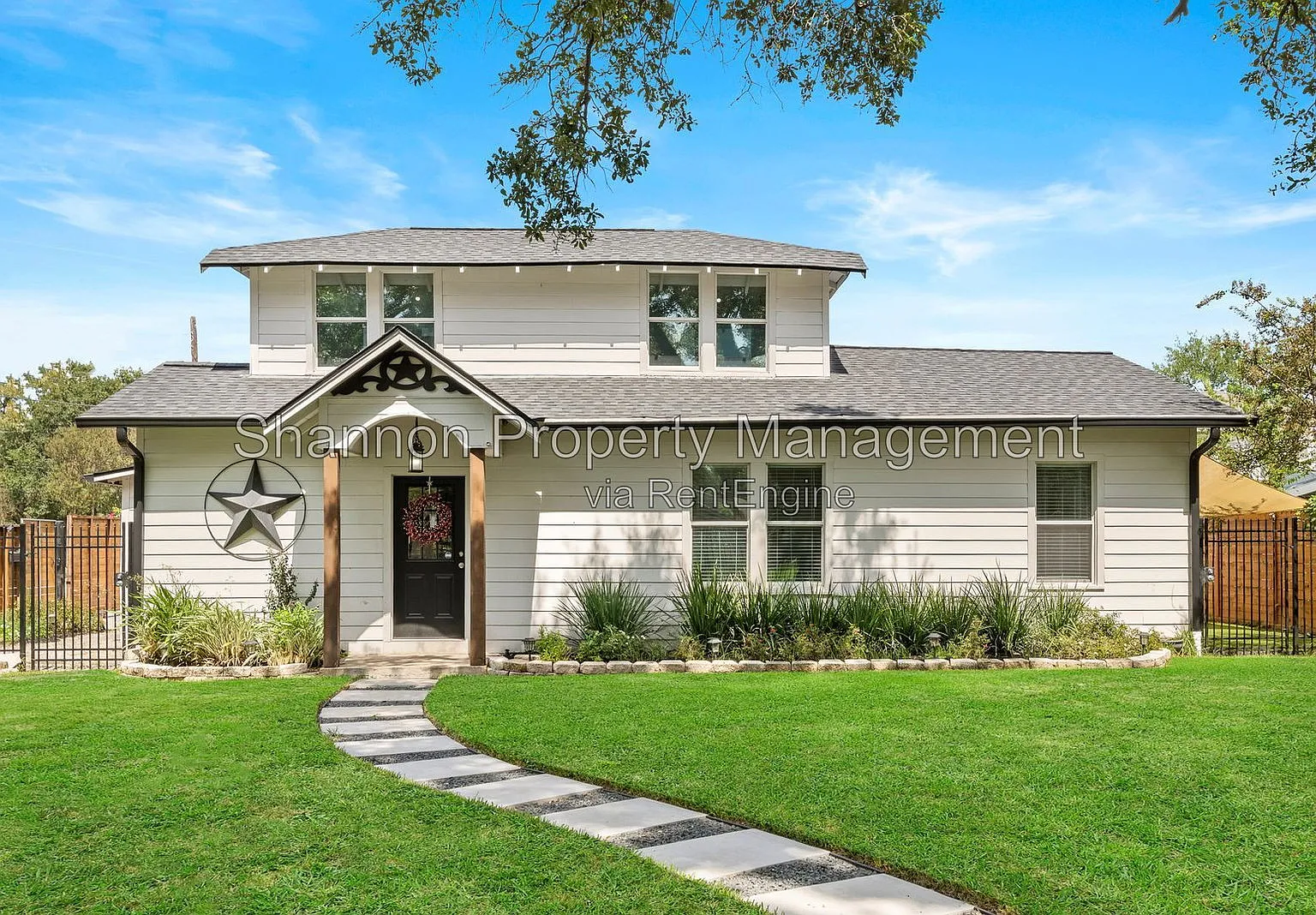 2 bed, 2.0 bath, 1600 sqft, $2,400 — Photo 1
