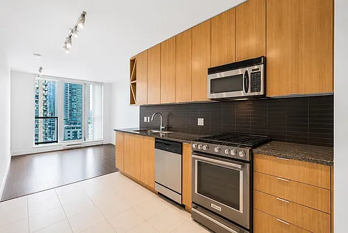 1010 Richards St #1703 Photo 1