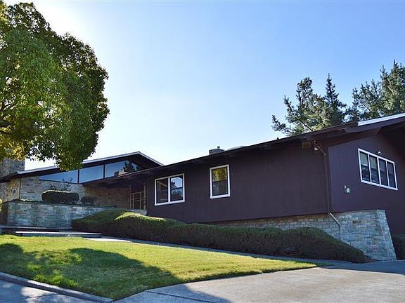 2nd image of 101 Serra Drive