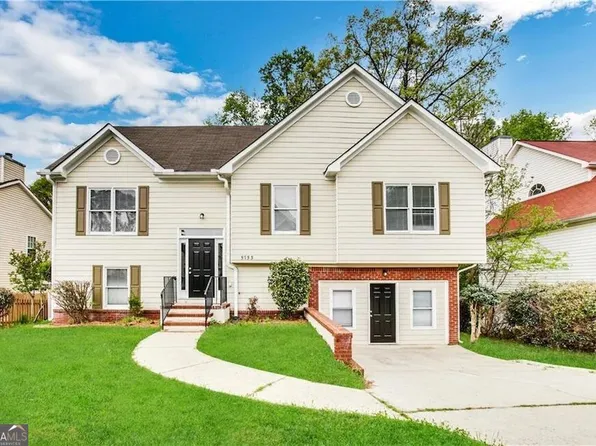5753 Three Lakes Dr, College Park, GA 30349