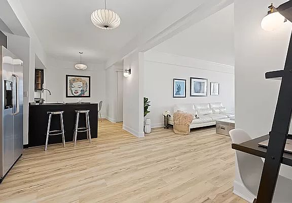 5th image of 20 E 74th St #6F