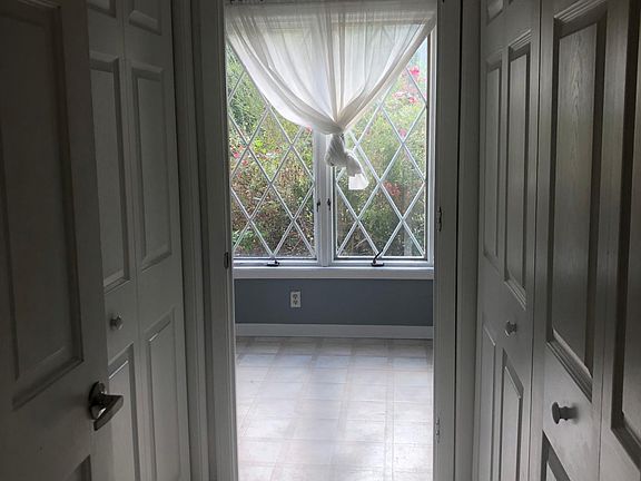 5th image of 1194 Sweetwater Cir