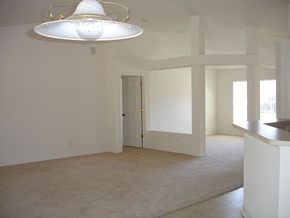 3rd image of 65 W Navarro Pl