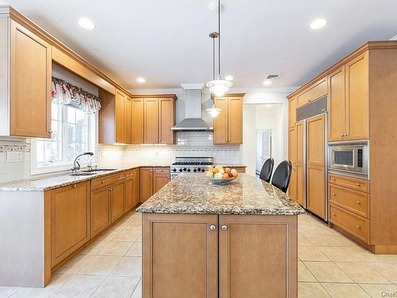 5th image of 19 King Arthur Ct