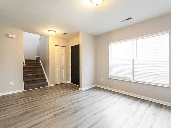 5th image of 100 Fenway Ln