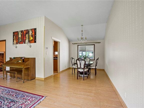 3rd image of 6584 Duneden Ave