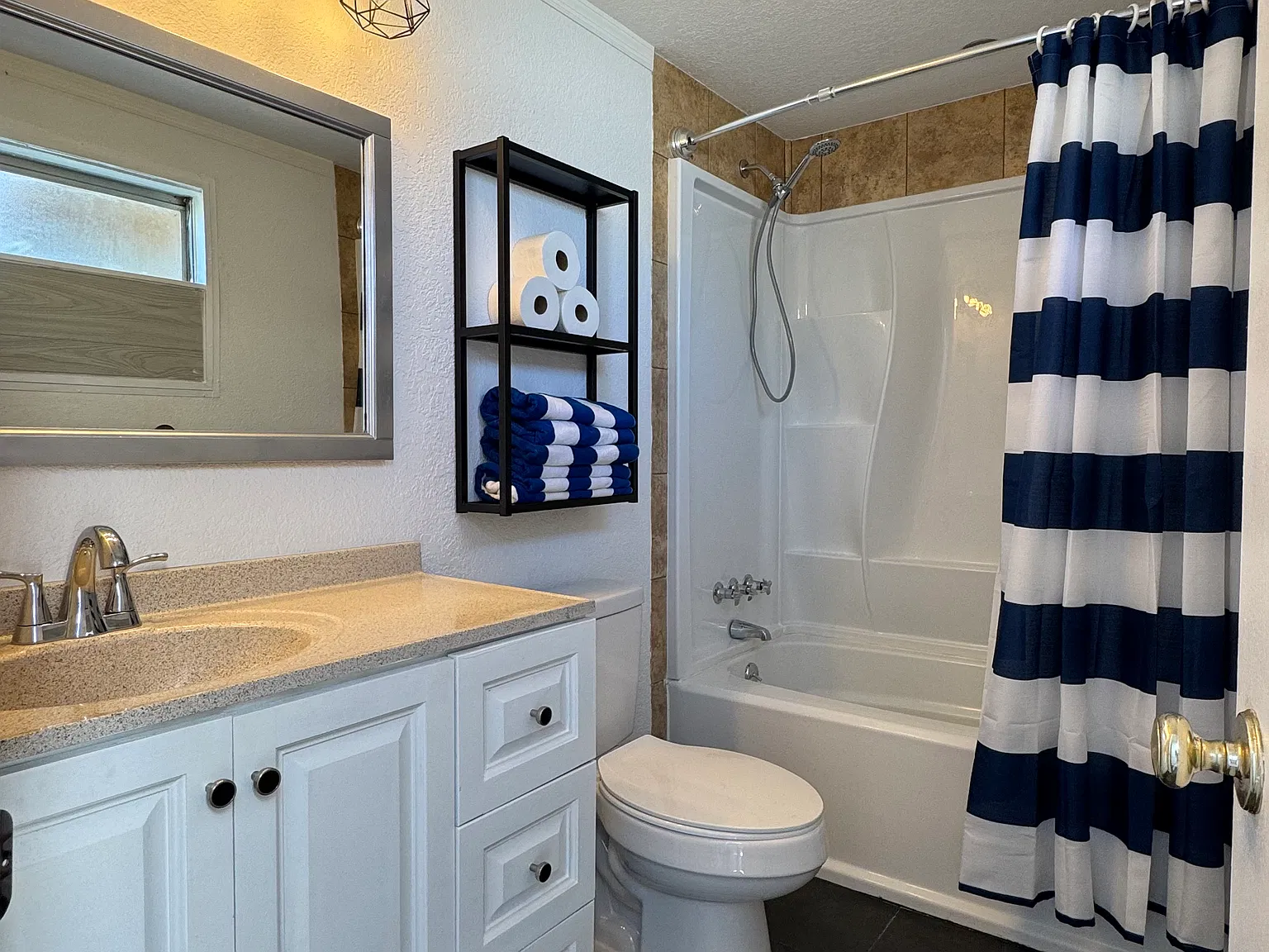 2 bed, 1300 sqft, $1,900 — Photo 3
