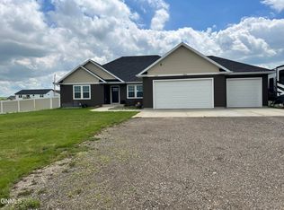 13674 Hawthorn Loop NW, Williston, ND 58801