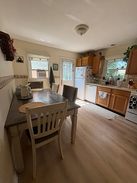 3 bed, 768 sqft, $2,850 — Photo 3