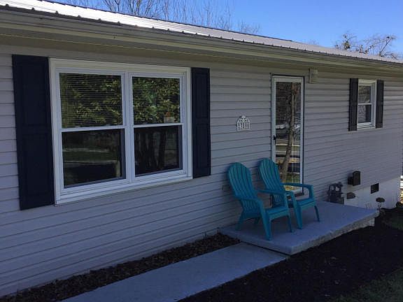 3rd image of 359 Ivy Ave