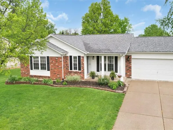 1195 Summerwood Dr, Saint Peters, MO 63376