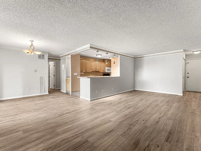 2 Adams St #402 — Photo 3