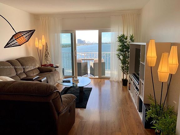 4th image of 500 Bayview Dr APT 1018